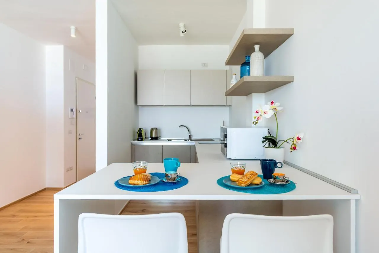 Waterfront Apartment With Seaview Balcony Bari Itálie